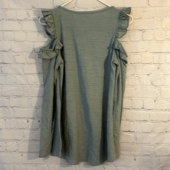 Entro sage green cold shoulder ruffled blouse - Picture 5 of 6